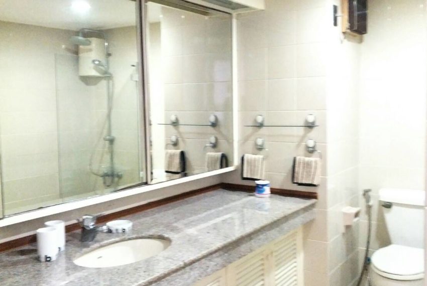 yada-sell-bathroom1